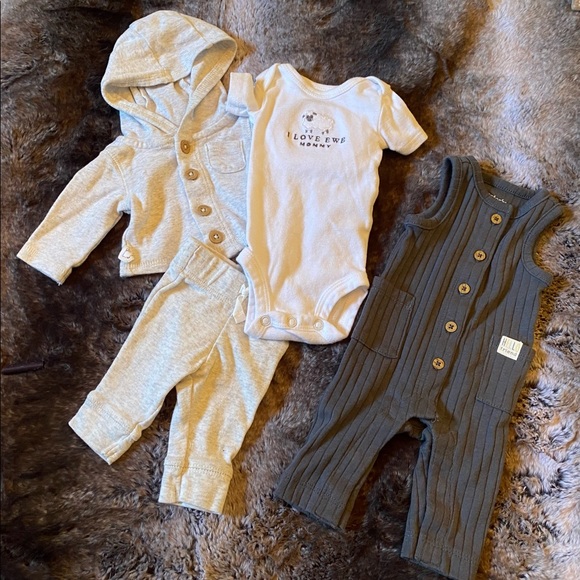 SOLD! Carters Preemie Baby Unisex Bundle Outfits. Jumpsuit and 3 piece set. - Picture 1 of 8